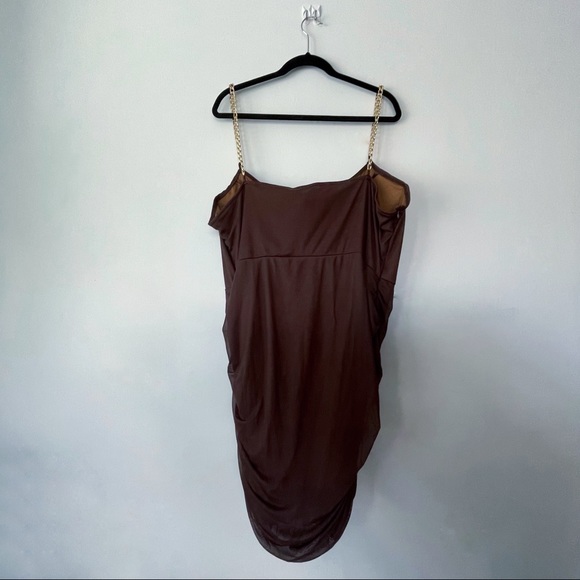 🪐Pretty Little Thing Brown Ruched Dress with Gold Chain Straps in 22US🪐 - Picture 5 of 5